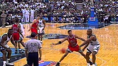 Michael Jordan And Shaquille Oneal Highlight The Top 10 Plays Of The