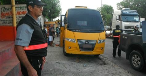 G1 No AM micro ônibus excesso de passageiros é apreendido em