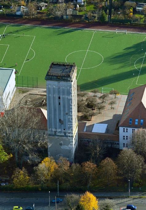 Luftaufnahme Berlin Schulgelände mit Sportplatz Grundschule am