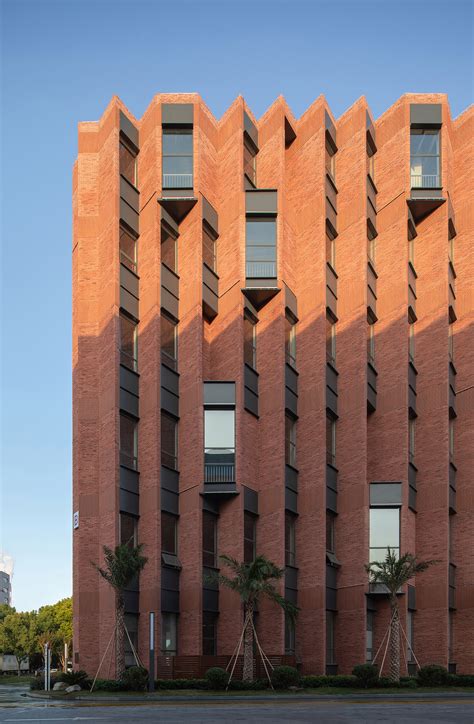 Phase Two of the Free Trade No. 1 Project in Shanghai by DESHIN