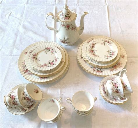 Royal Albert Dinner Service 8 Place Settings Royal Albert Lavender Rose