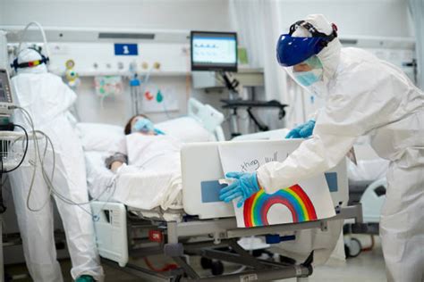 Perawat Icu Foto Stok Potret And Gambar Bebas Royalti Istock