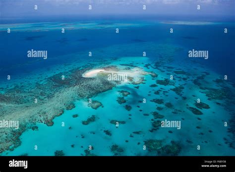 Great barrier reef aerial hi-res stock photography and images - Alamy