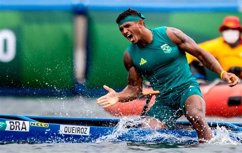 Isaquias Queiroz Conquista Ouro Na Canoagem De Velocidade E Soma A