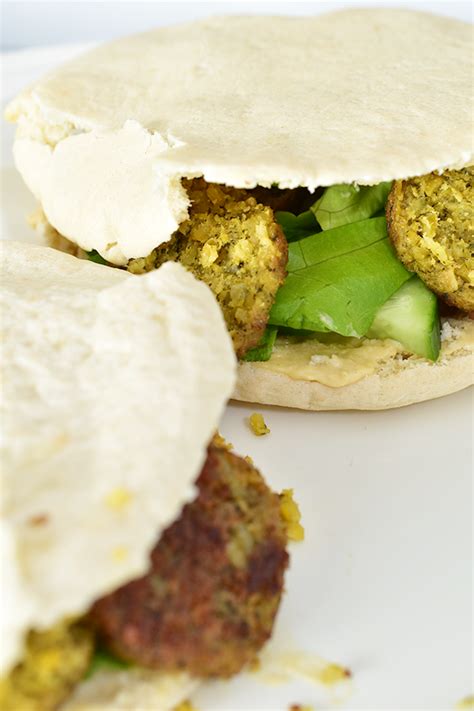 Gevulde Pita Broodjes Met Falafel En Hummus Byaranka Nl