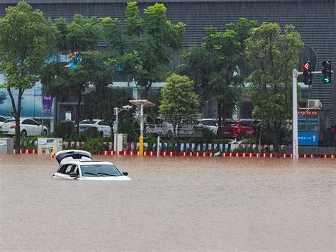 城市暴雨街道洪水内涝高清图片下载 正版图片501643936 摄图网