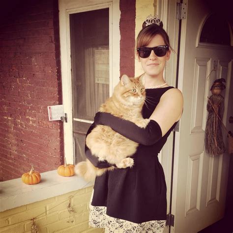 6 Quick Cat Lady Costume Ideas in Time For Halloween – Meowingtons