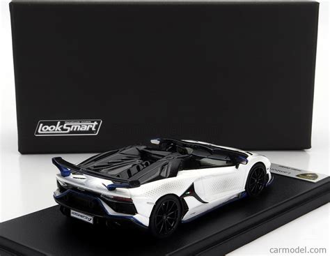 LOOKSMART LS501XA Scale 1 43 LAMBORGHINI AVENTADOR SVJ ROADSTER XAGO