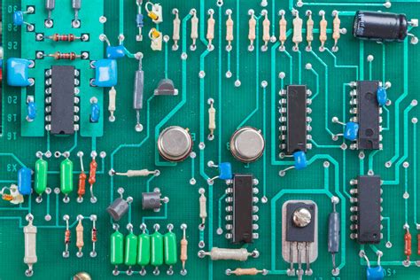 What's the Difference Between TH and SMT Soldering? - Blackfox ...