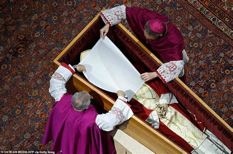 Pope Is Entombed In Crypt Under St Peter S Basilica In Private Ceremony