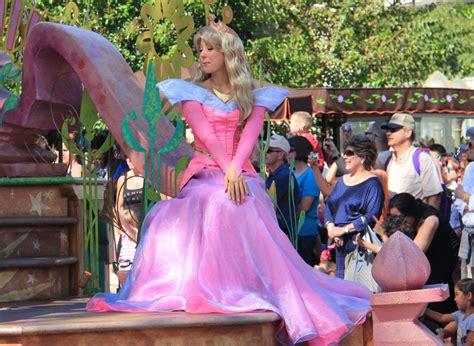 Finding Disney Princesses – Where Can I Meet Aurora (Sleeping Beauty) at Disney World? – family ...