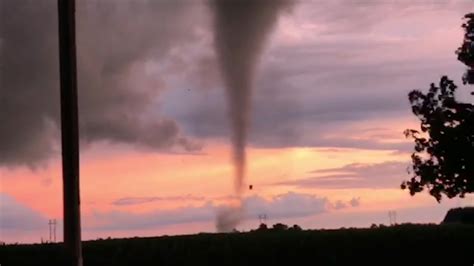 Chicago Weather Ef 1 Tornadoes Confirmed In Manhattan Ford