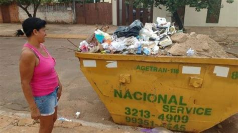 aterro fechado calçada vira depósito de entulho e caçamba lixão