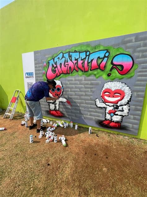 Parque No Interior De SP Ganha Painel De Grafite Em Braile Feito