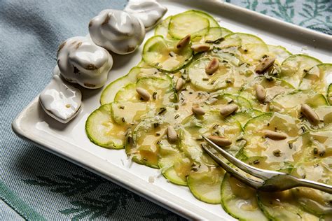 Carpaccio De Abobrinha Molho De Mostarda T Na Mesa