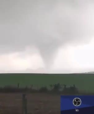 Formação de TORNADO na tarde de sábado em SÃO MARTINHO DA SERRA a 313