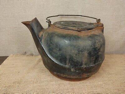 Antique Cast Iron Kettle W Gate Mark No Or Star Emblem W Bird