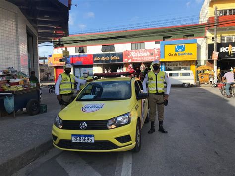 Agentes do Ronda no Bairro prestam os primeiros socorros à vítima de