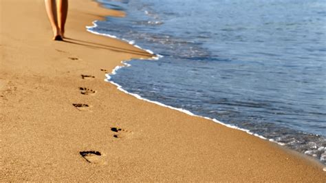 Footprints In The Sand Hd Wallpapers Wallpaper Cave