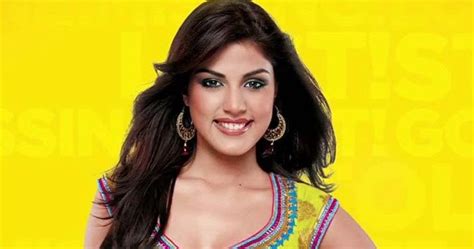 CELEBRITY PICS Rhea Chakraborty Hot Navel In Mere Dad Ki Maruti