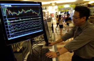 Monitor Pergerakan Saham Di Mall Taman Anggrek DATATEMPO