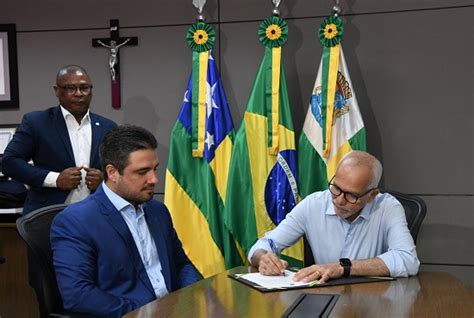 Após 15 dias na China Edvaldo reassume a Prefeitura de Aracaju O que