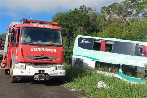 Jornal Correio Acidente envolvendo ônibus e caminhão deixa uma pessoa