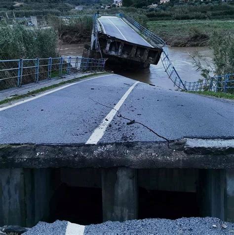 Maltempo Tragedia Sfiorata Nella Notte Ad Alcamo Crolla Un Ponte