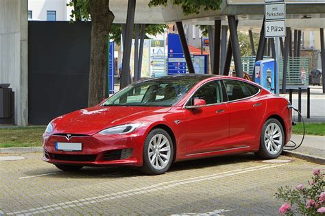 Tesla ile kosztuje najtańszy samochód elektryczny Tesla Blog