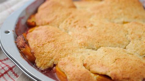 Cobbler aux pêches facile découvrez les recettes de Cuisine Actuelle