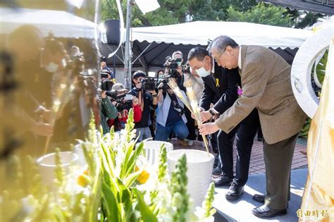 228和平紀念日76週年 新北市侯友宜獻花致意 自由電子報 Line Today