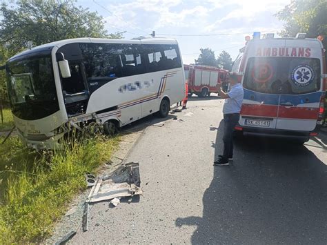 Groźne zderzenie osobówki z autobusem