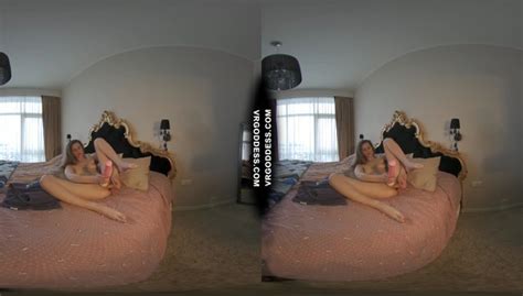 Fetish Video With Josie Stuffing Her Pussy With Glowsticks And Hitachi Vibe To Orgasm VR Porn