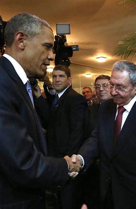 Us President Barack Obama And Cubas Raul Castro Shake Hands Ahead Of Summit Of The Americas