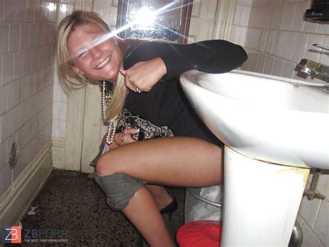 Caught Squatting ZB Porn