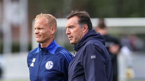 Schalke Abgangskandidat Soll Bleiben Trainer Geraerts Setzt Sich Ein