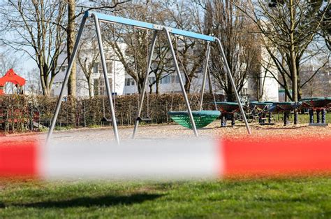 Zwei Personen In Krankenhaus Eingeliefert Streit Auf Spielplatz In