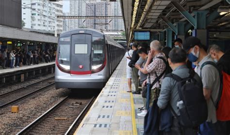 港鐵推出45周年主題列車 重現第一代載客列車懷舊設計 香港商報