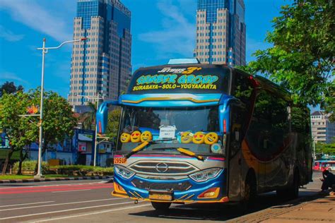 Penampakan Bus PO Sugeng Rahayu Nyasar Di Jakarta