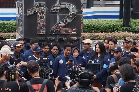 Mahasiswa Hingga Guru Besar Trisakti Gelar Aksi Minta Presiden Jokowi