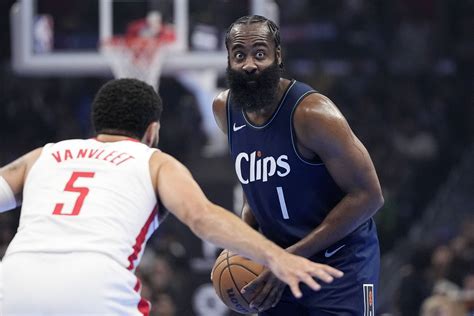 Vegas Made That Call Nba Fans Go Berserk As Last Foul Call Covers Clippers Spread On James