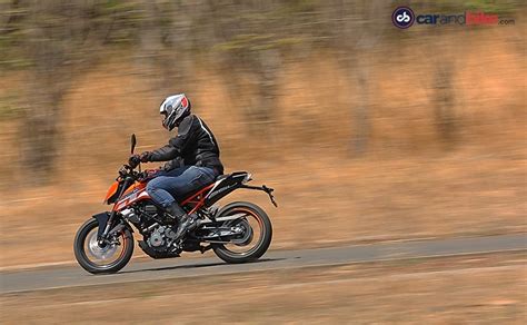 2017 KTM 250 Duke First Ride Review CarandBike