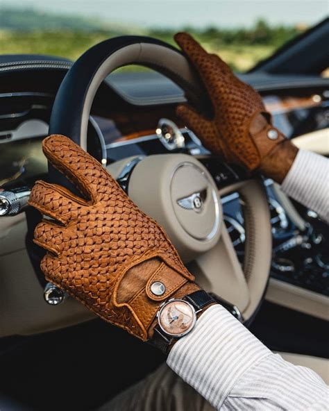 Bespoke - Peccary Leather Driving Gloves - Cork/Tan – THE OUTLIERMAN