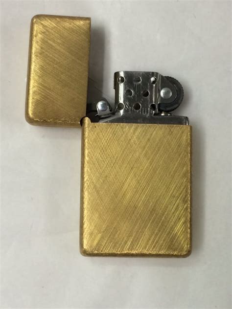 BUCCELLATI 18K GOLD ZIPPO LIGHTER SOLID GOLD 42 GR : Lot 1056