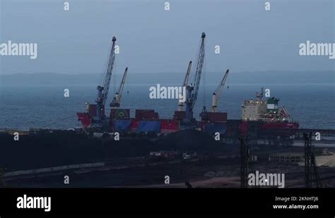 Bulk carrier loading cargo Stock Videos & Footage - HD and 4K Video Clips - Alamy