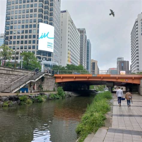 Cheonggyecheon: A river in the heart of Seoul