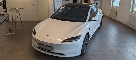 Tjuvtitt på nya Model 3 Tesla Club Sweden