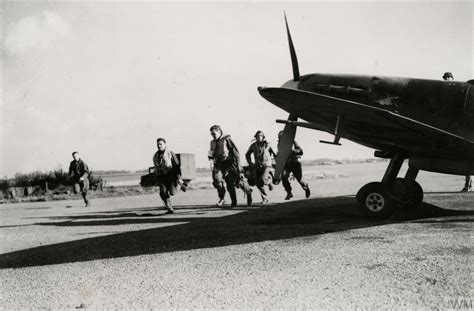 Asisbiz Aircrew Usaaf Af Fg During A Scramble England Oct Iwm