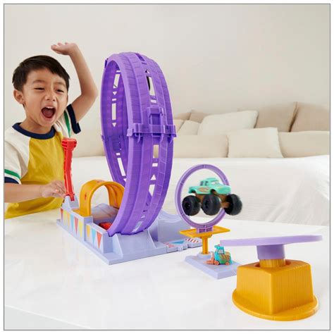 Disney Pixar Cars On The Road Showtime Loop Playset ...