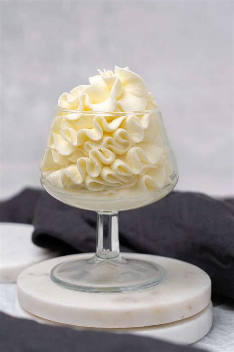 Mascarpone frosting (VIDEO) - Spatula Desserts